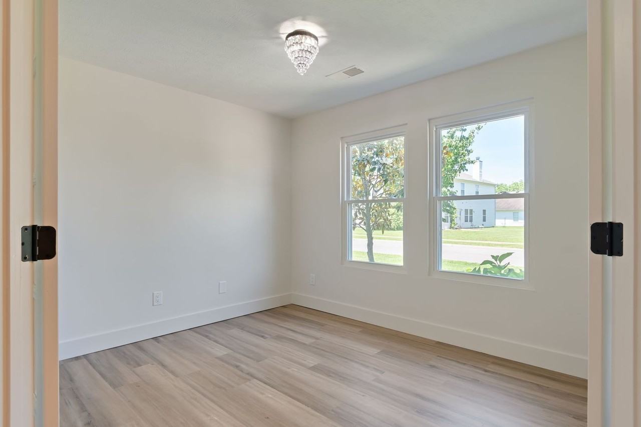 2675 Sutherland Dr - Photo 5 of 50