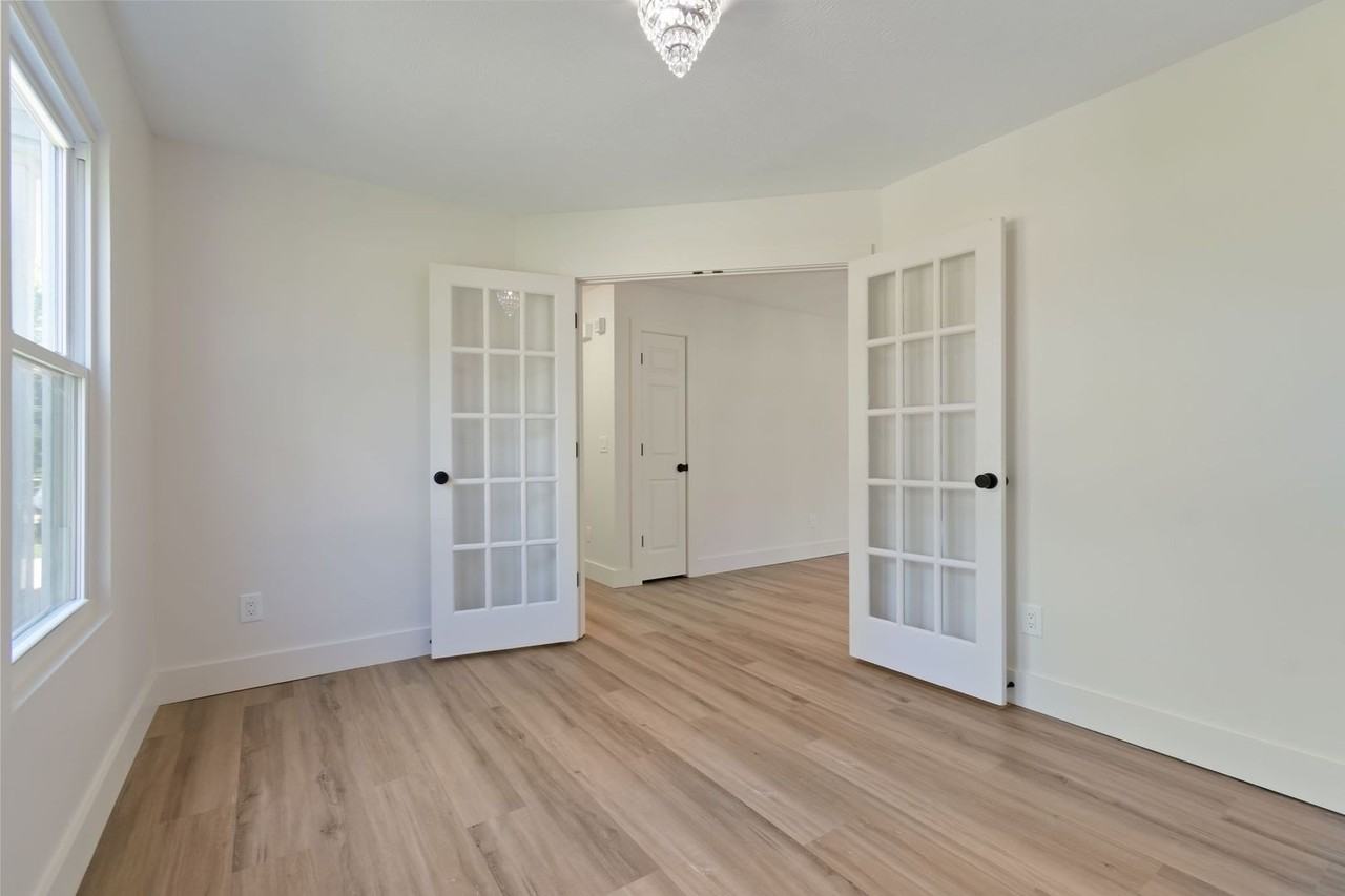 2675 Sutherland Dr - Photo 6 of 50
