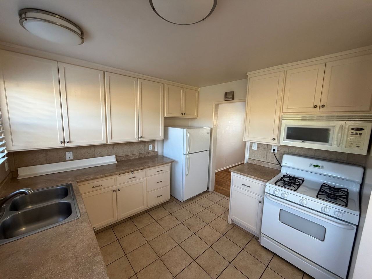 607 E Mariposa Way - Photo 3 of 13
