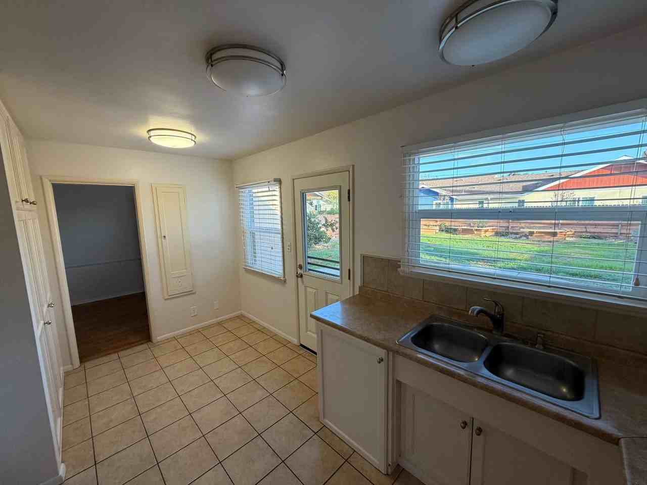 607 E Mariposa Way - Photo 4 of 13