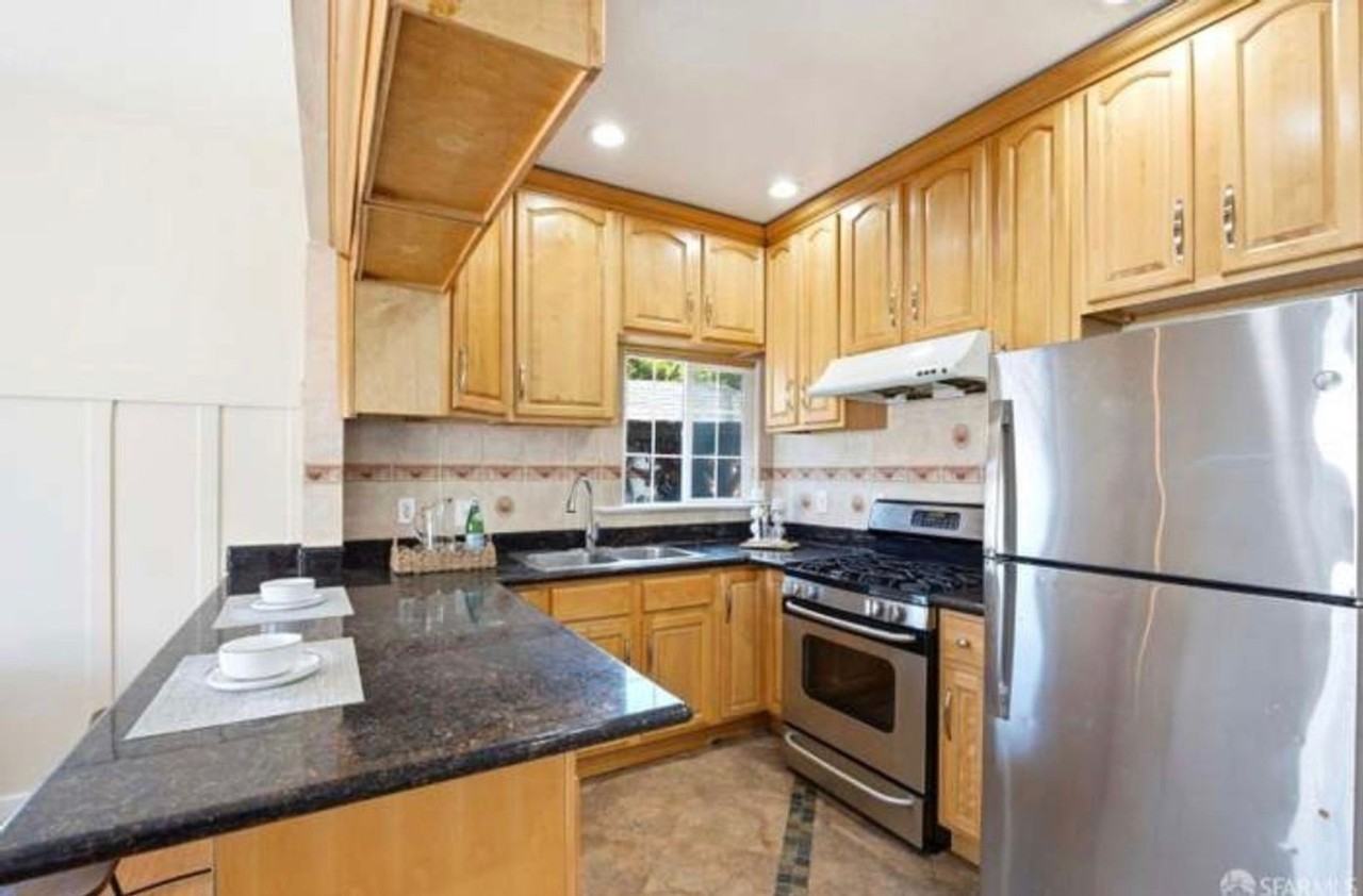 425 22nd St - Photo 3 of 14