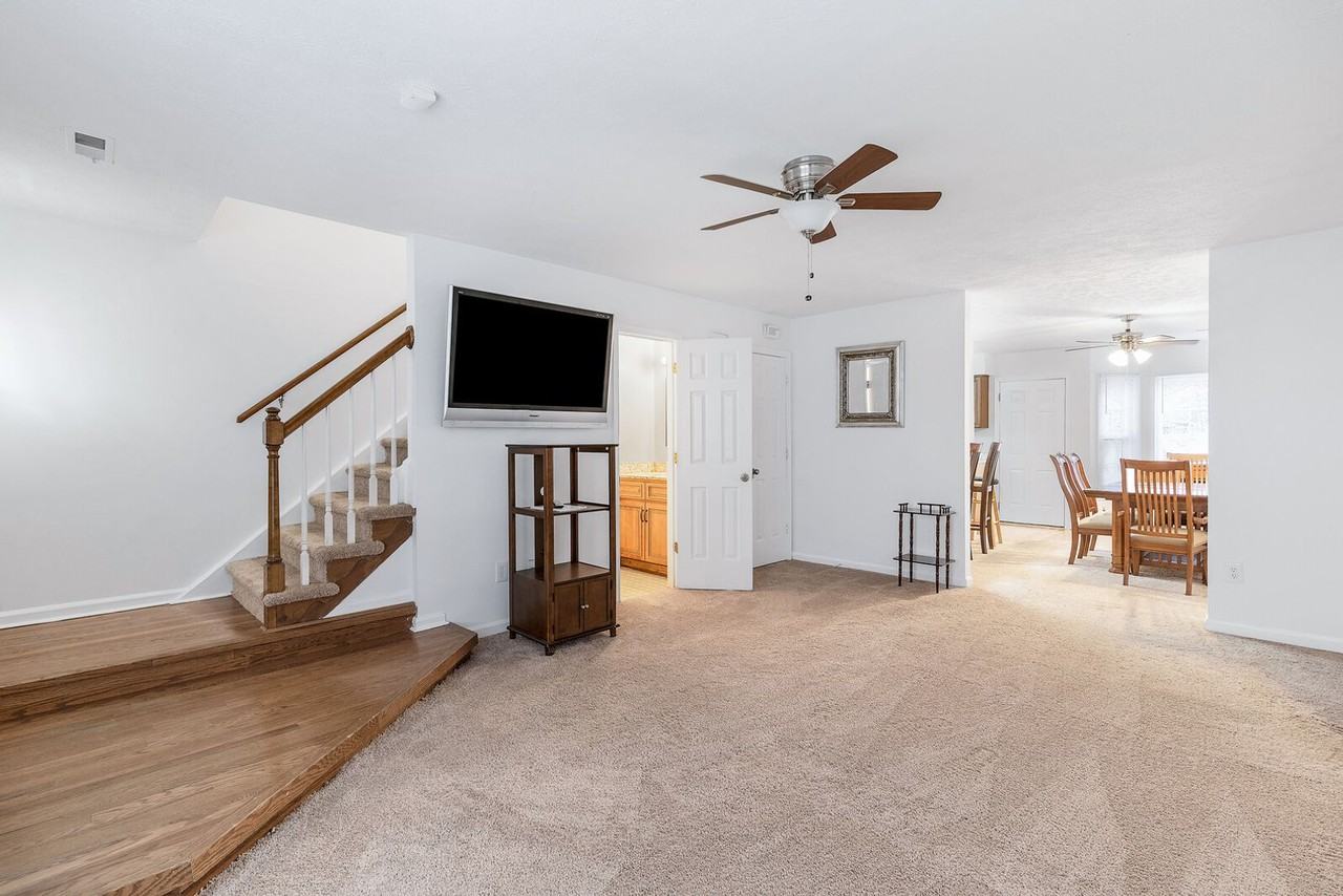 233 Susan Constant Dr - Photo 4 of 13