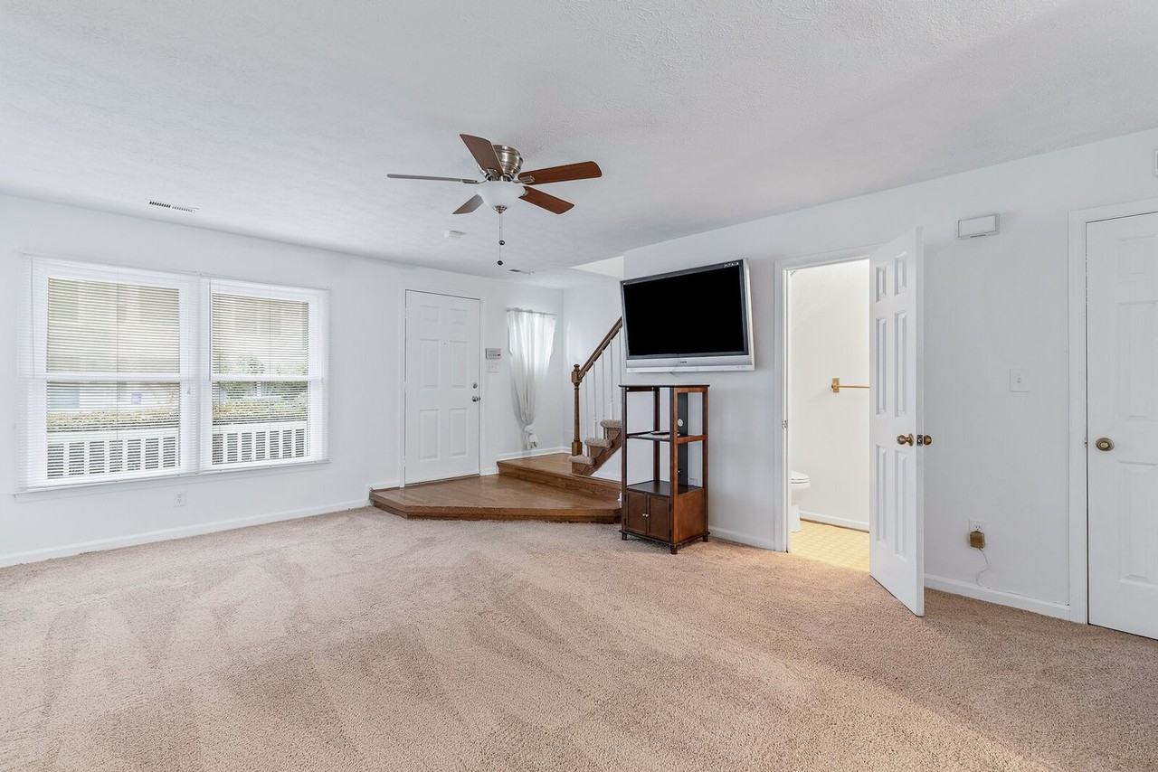 233 Susan Constant Dr - Photo 5 of 13