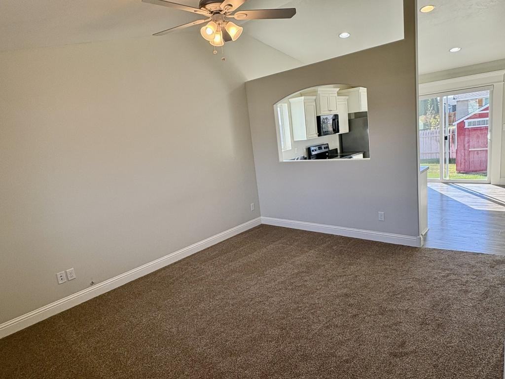 2175 N Roy Dr - Photo 2 of 21