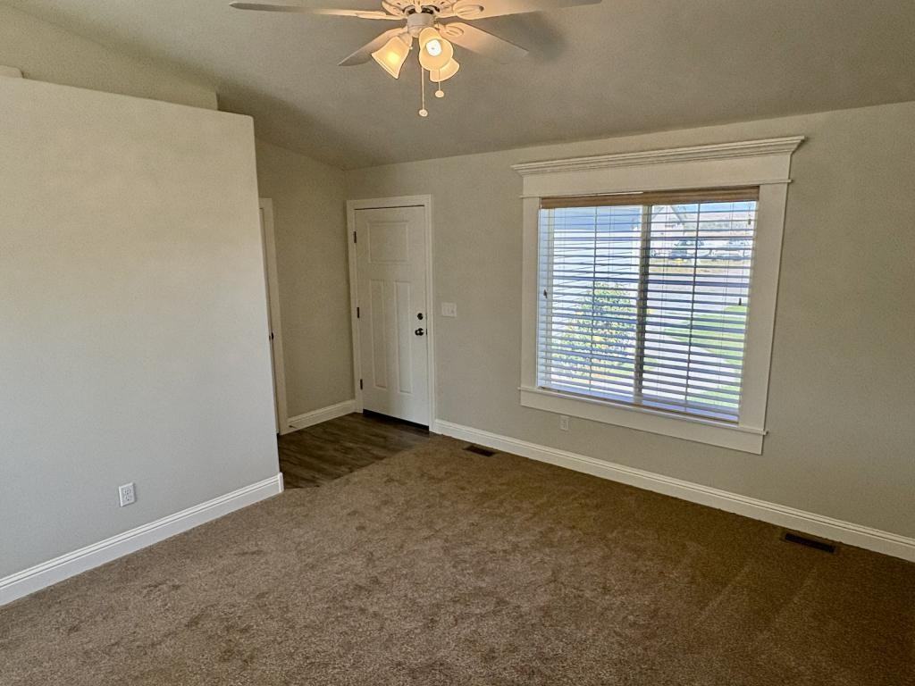 2175 N Roy Dr - Photo 3 of 21