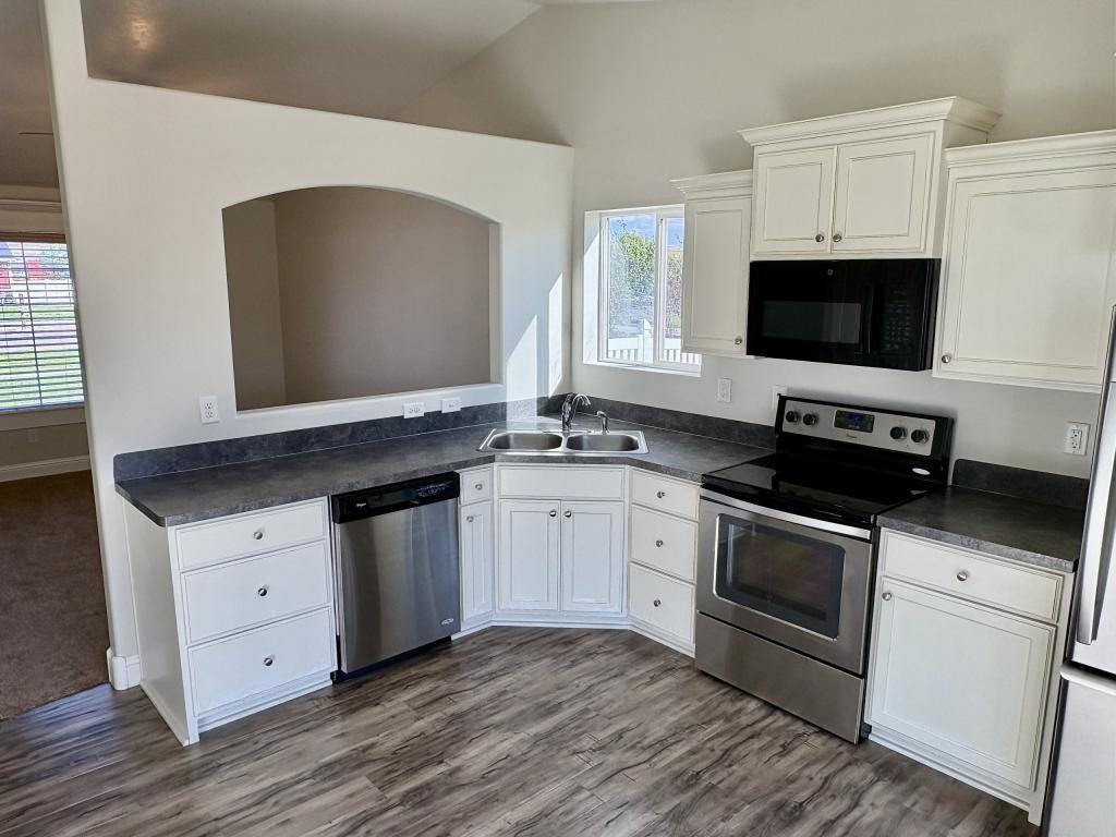 2175 N Roy Dr - Photo 4 of 21