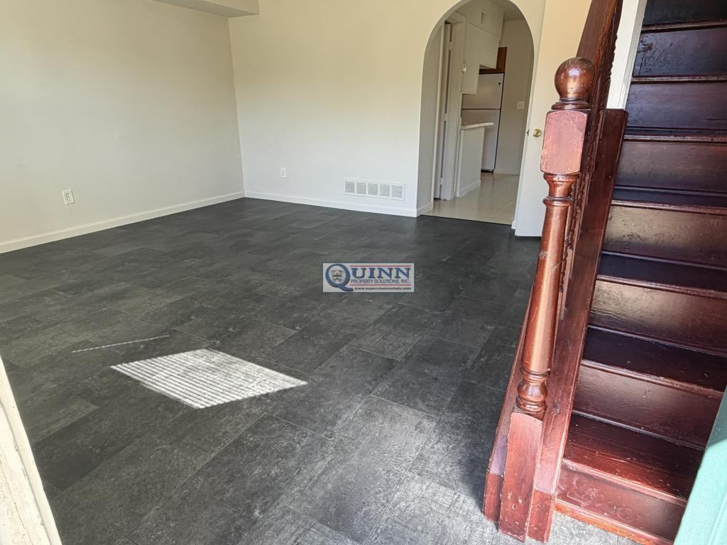 327 Willow Dr - Photo 3 of 15