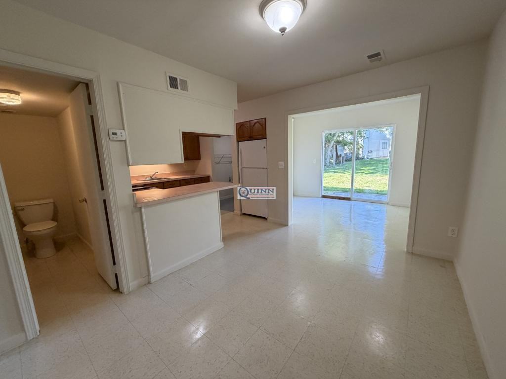 327 Willow Dr - Photo 5 of 15