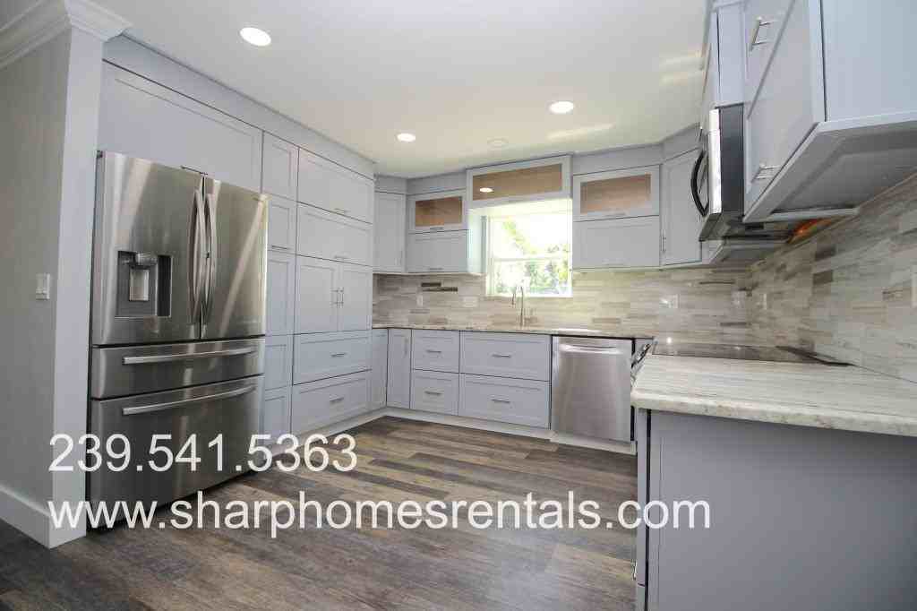 2446 Dover Ave - Photo 7 of 28