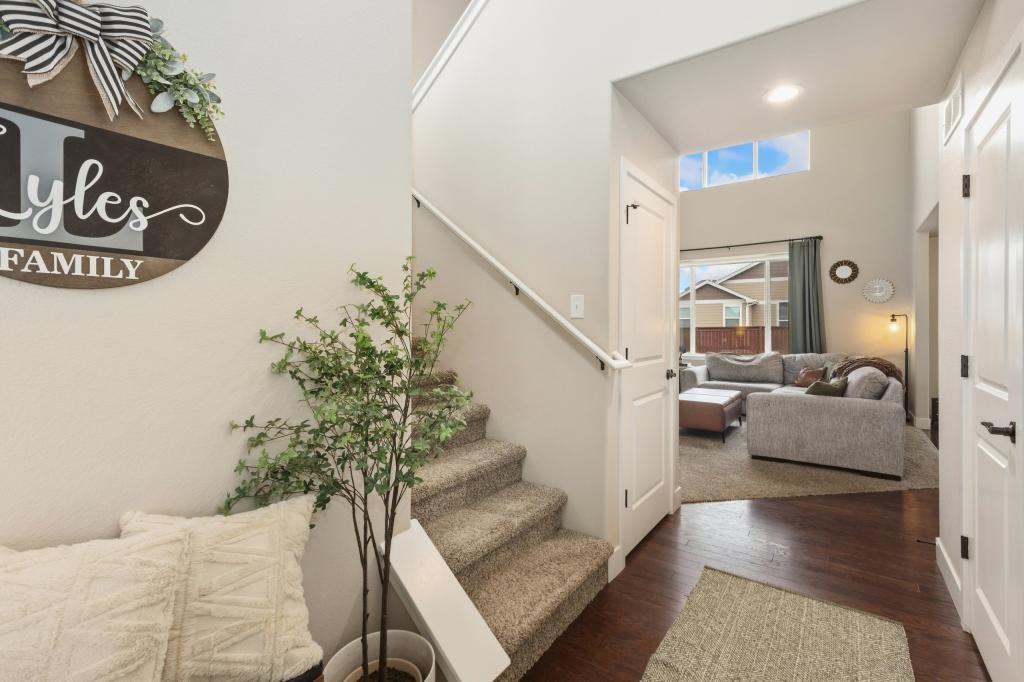 2286 Golden Way - Photo 2 of 30