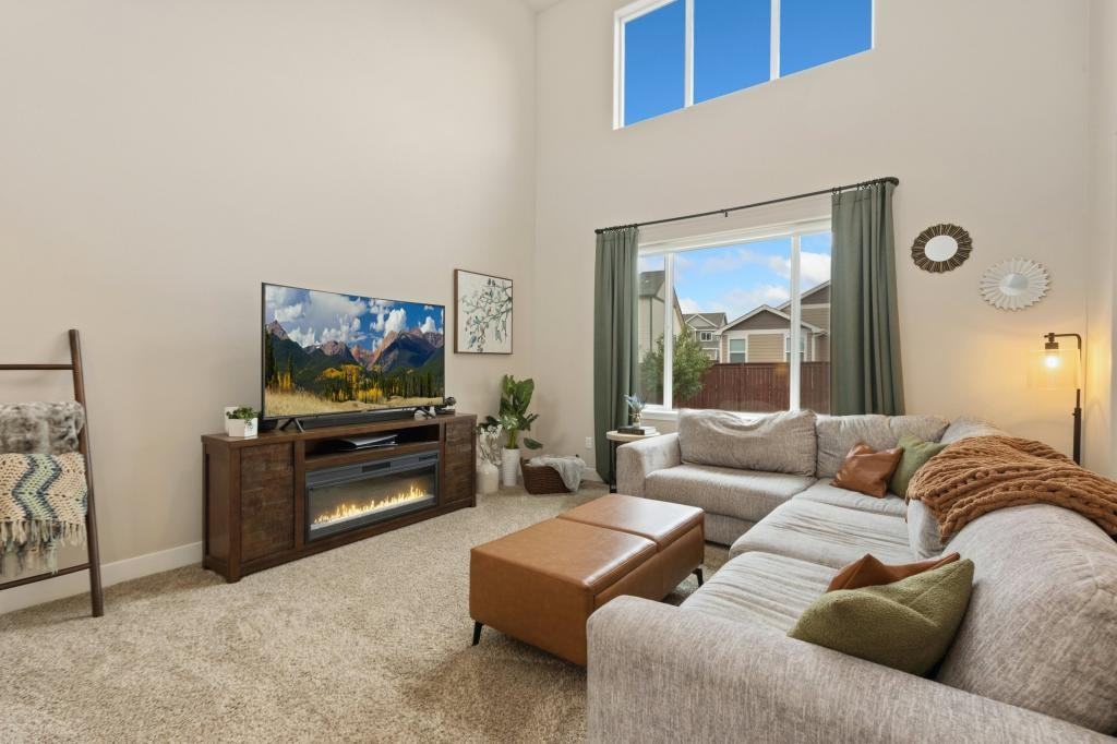 2286 Golden Way - Photo 3 of 30