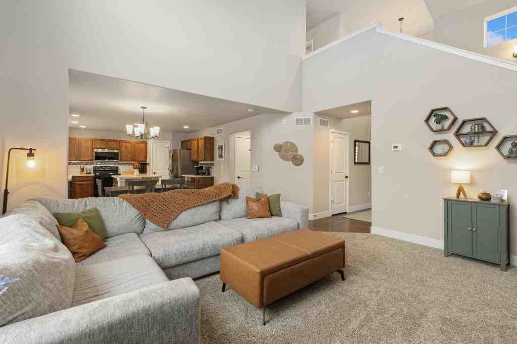 2286 Golden Way - Photo 5 of 30