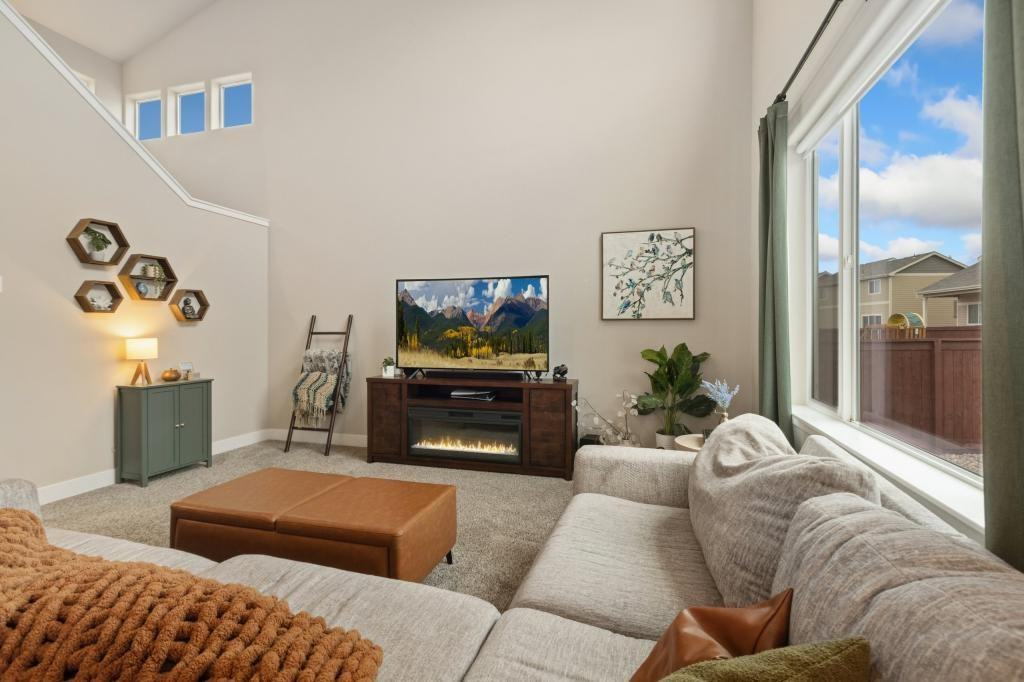 2286 Golden Way - Photo 6 of 30