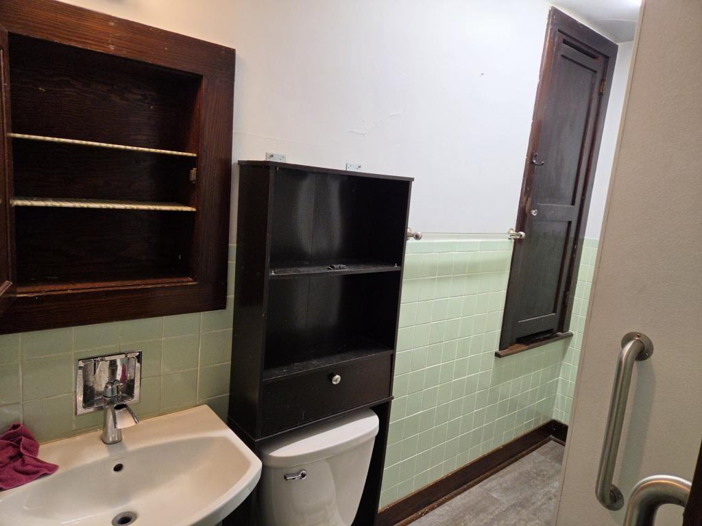 1704 Marshall St - Photo 6 of 8