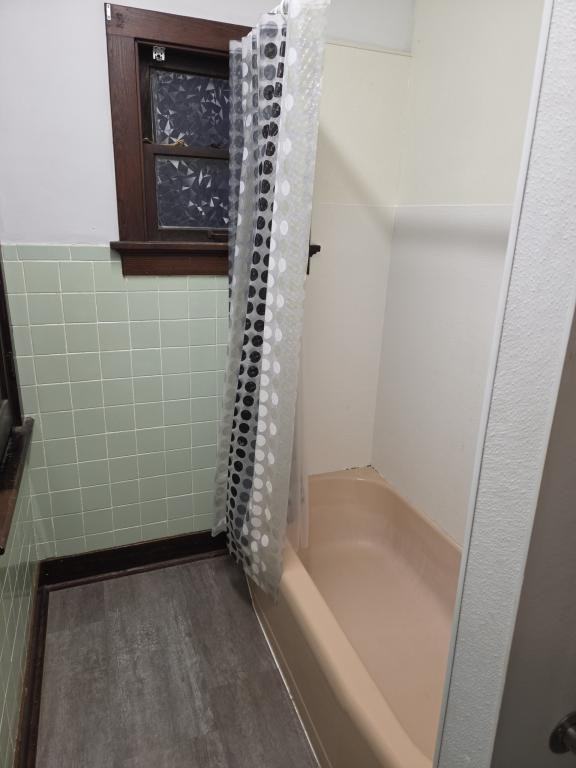 1704 Marshall St - Photo 7 of 8