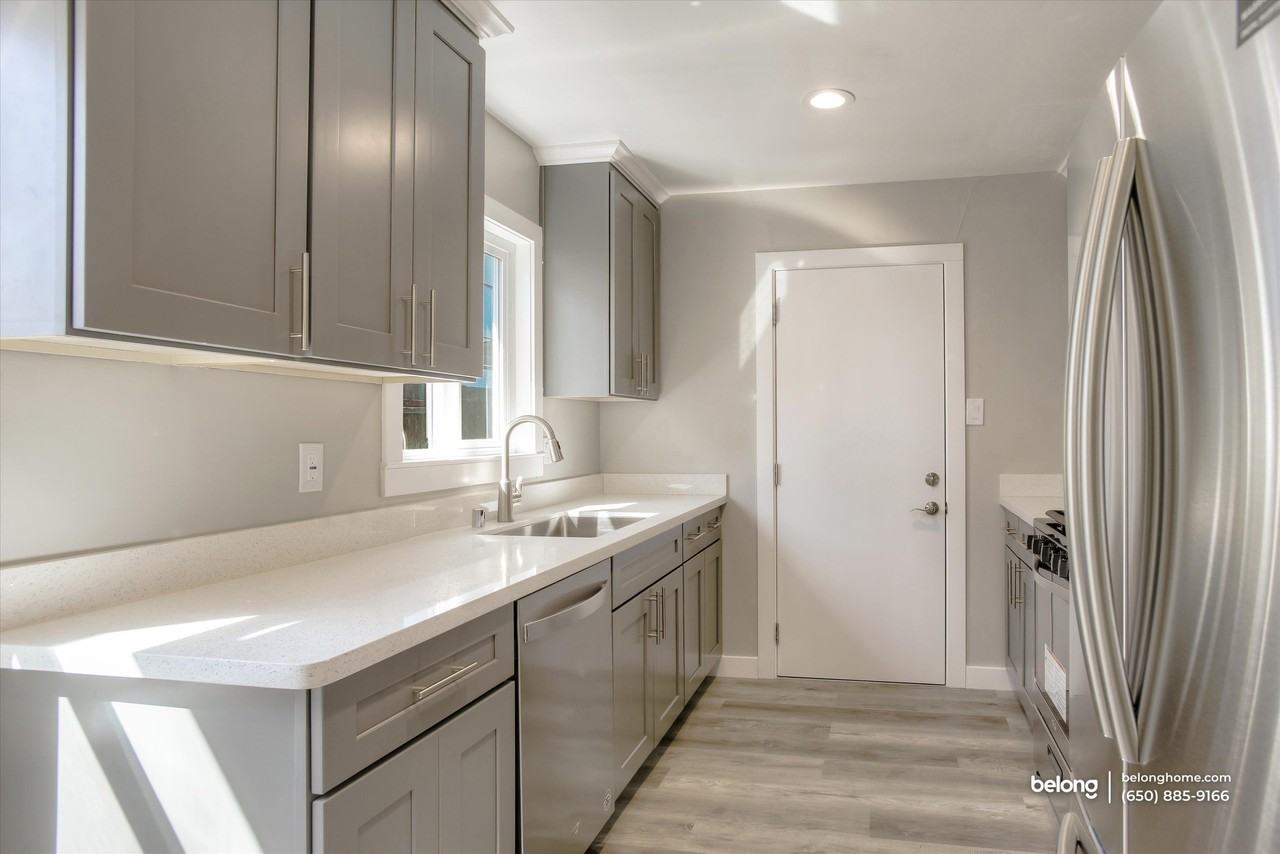 49 Oak Ave #B - Photo 7 of 17