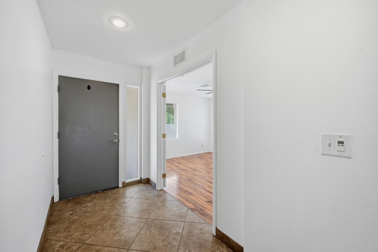 1720 W Isabella Ave - Photo 3 of 21
