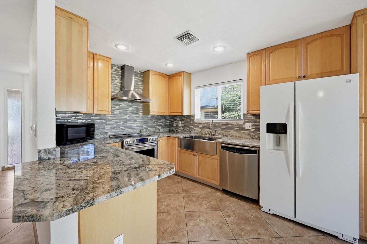 1720 W Isabella Ave - Photo 7 of 21