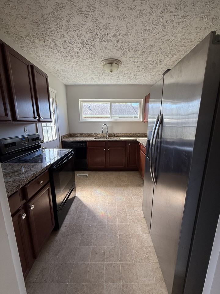 2506 Marshall St - Photo 3 of 10