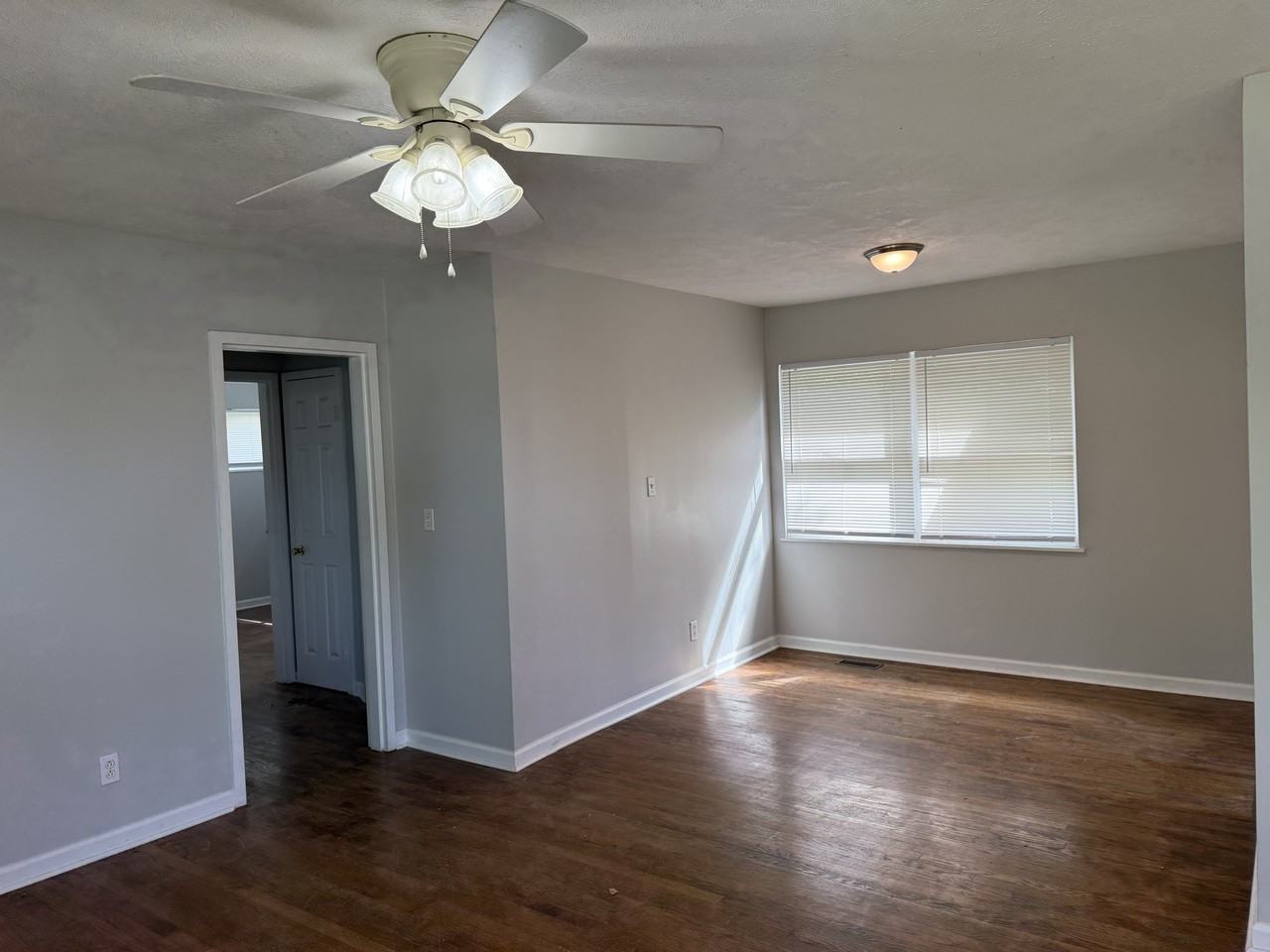 2506 Marshall St - Photo 5 of 10