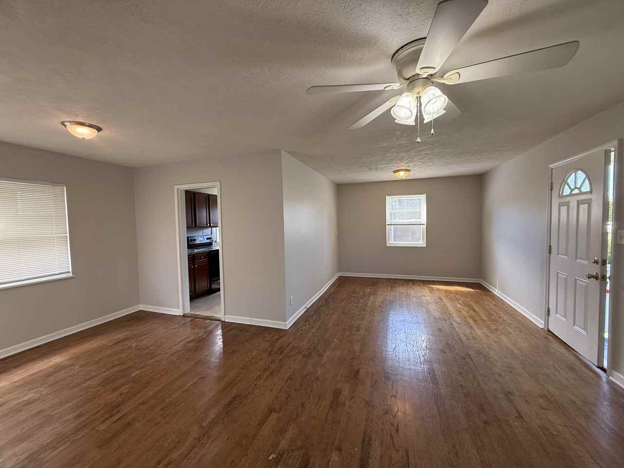2506 Marshall St - Photo 7 of 10