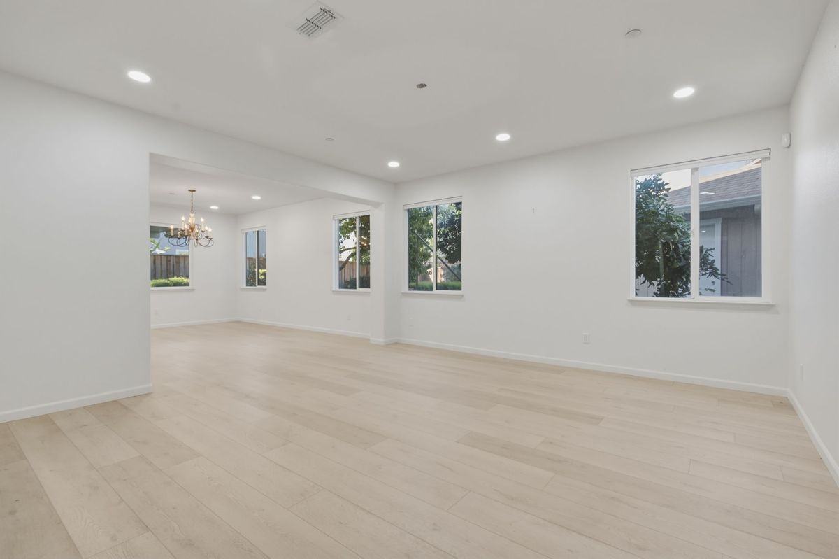 370 Dante Ct - Photo 4 of 32