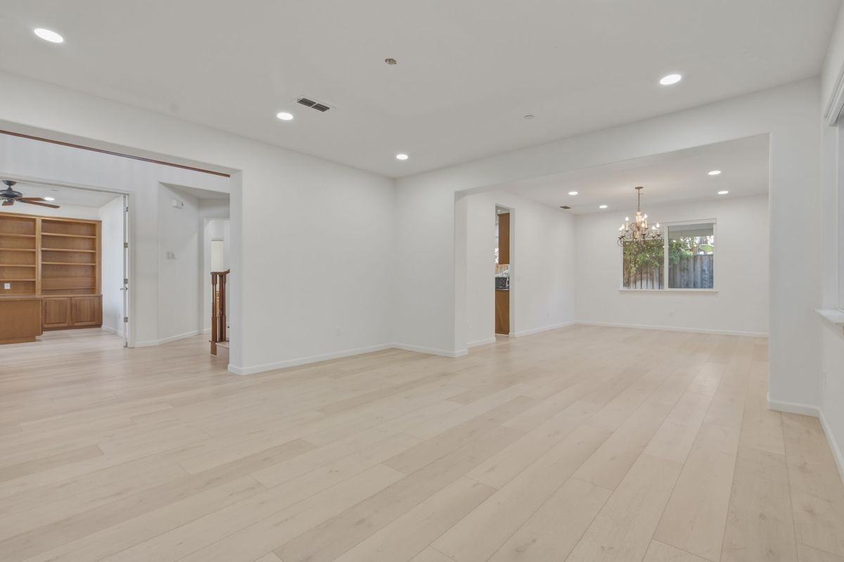 370 Dante Ct - Photo 7 of 32