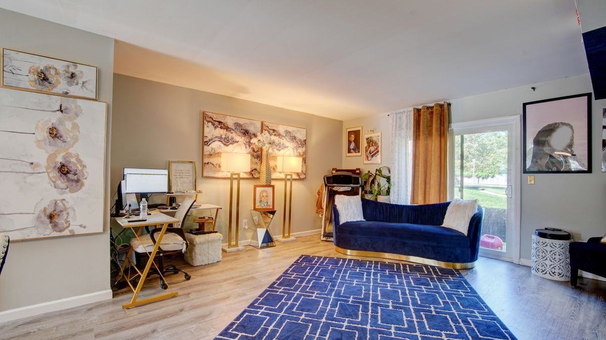 33 Queens Way - Photo 3 of 3