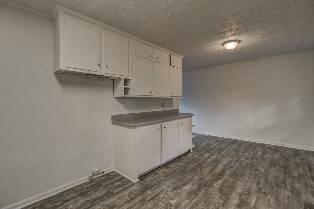 992 Locust Dr Ne - Photo 6 of 11