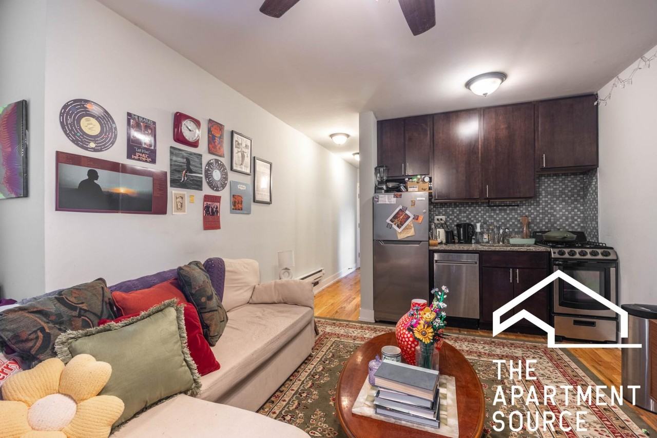 823 W Cornelia Ave #218 - Photo 2 of 11