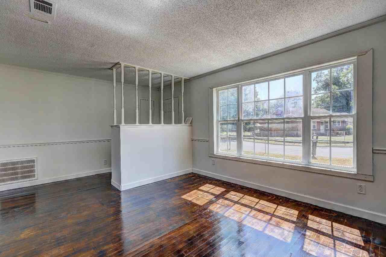 509 Lynmore Cir - Photo 2 of 11