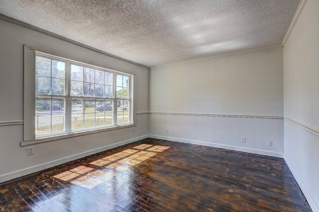 509 Lynmore Cir - Photo 3 of 11