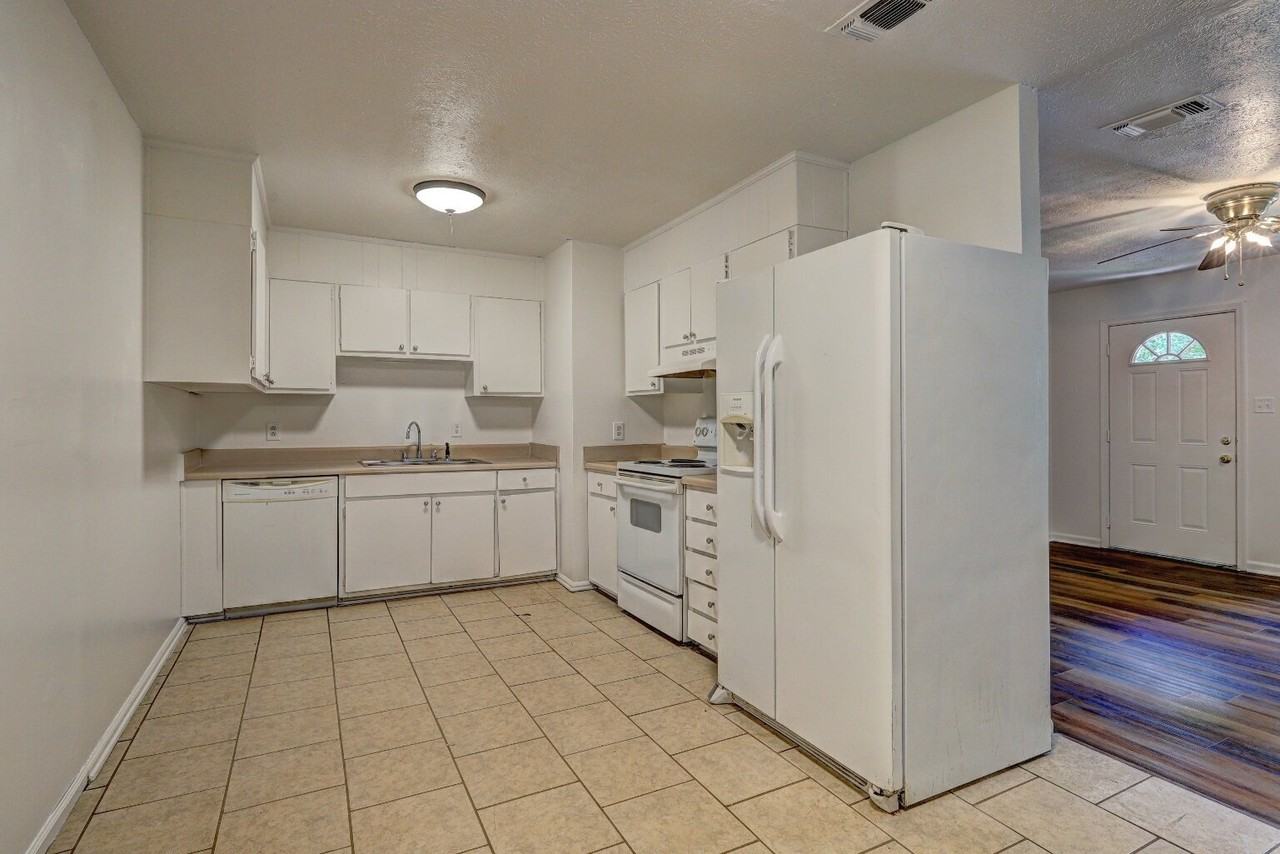 2334 Ollie Dr - Photo 4 of 11