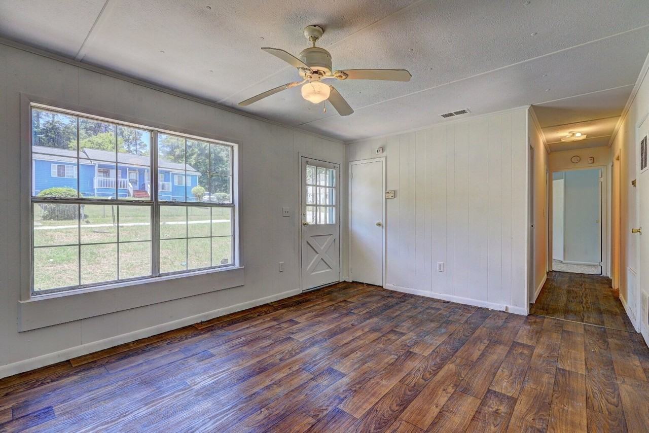 3308 Kings Park Cir - Photo 3 of 12