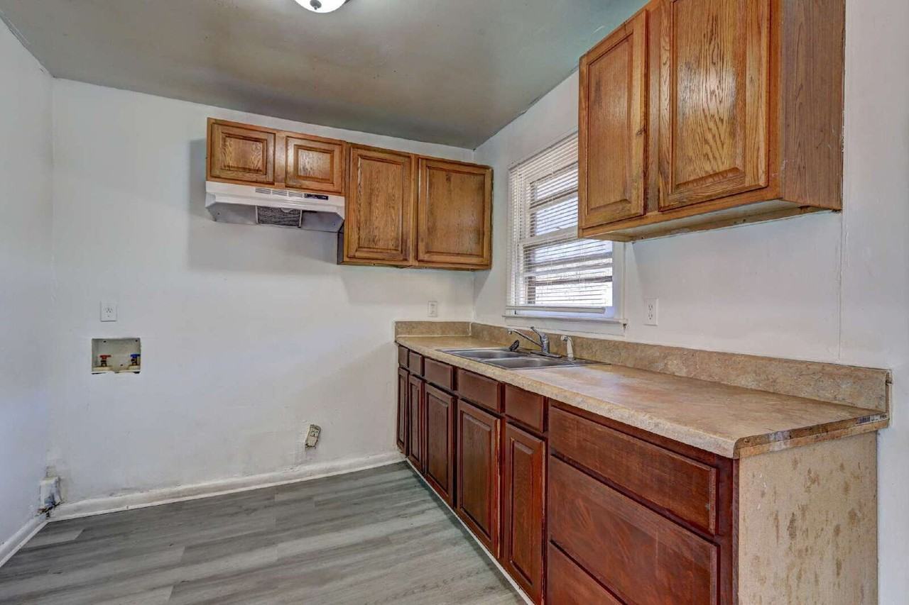 3467 Eisenhower Cir Se - Photo 5 of 13
