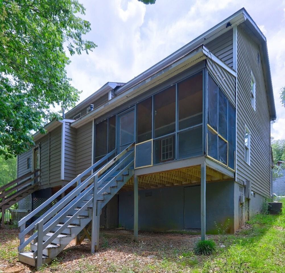 4396 Barrington Pl - Photo 2 of 9