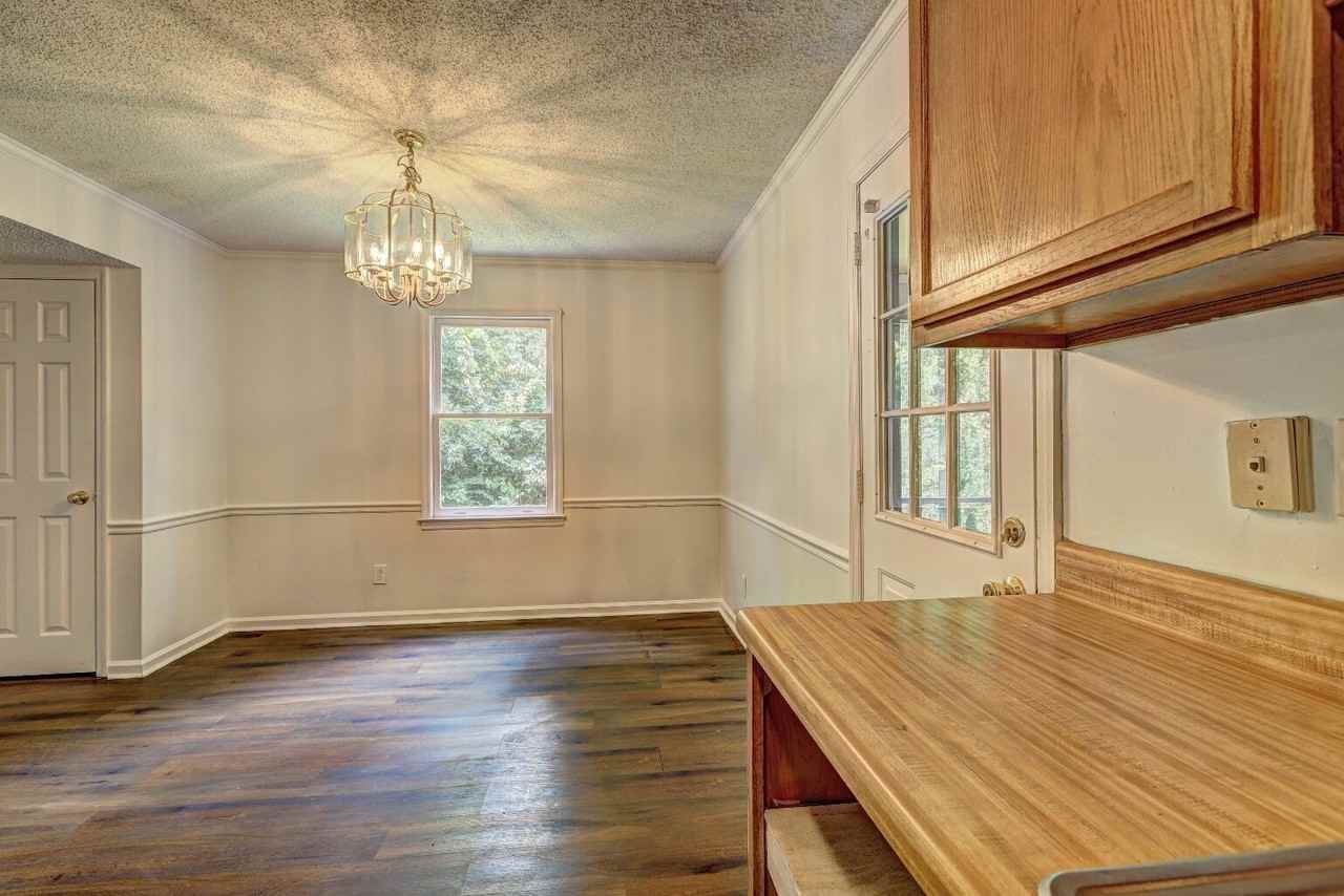4396 Barrington Pl - Photo 5 of 9