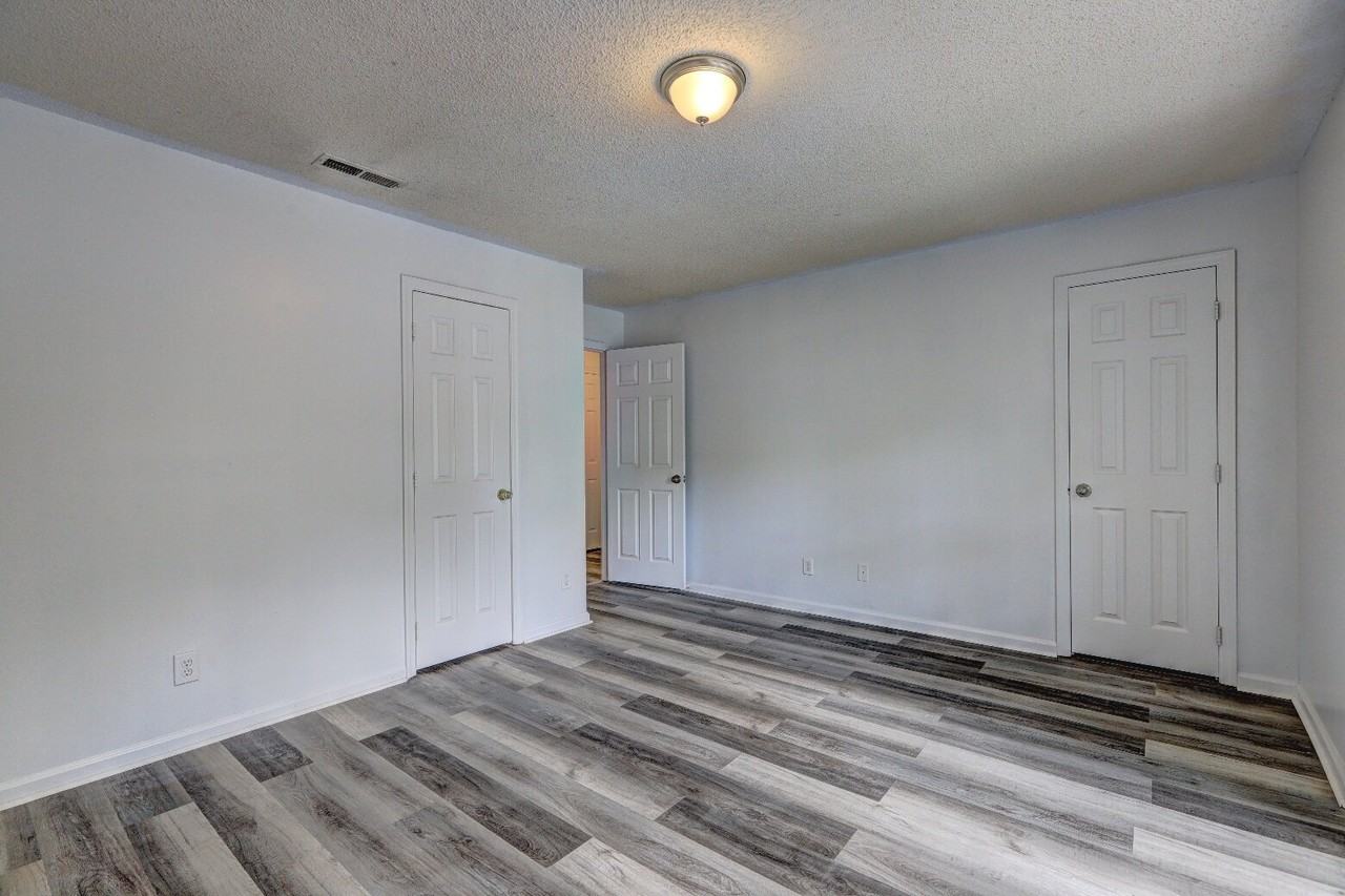 4396 Barrington Pl - Photo 7 of 9
