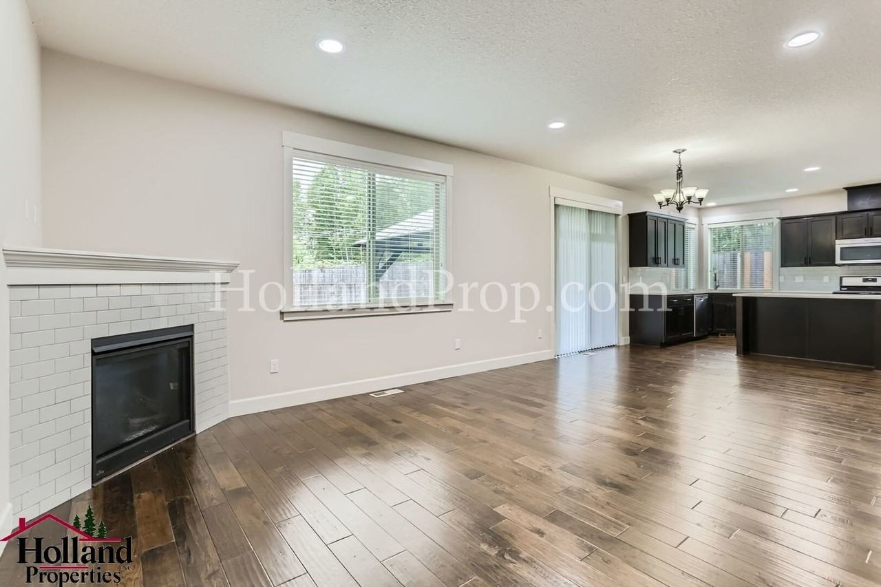 4727 Ne Kaycee St - Photo 6 of 28