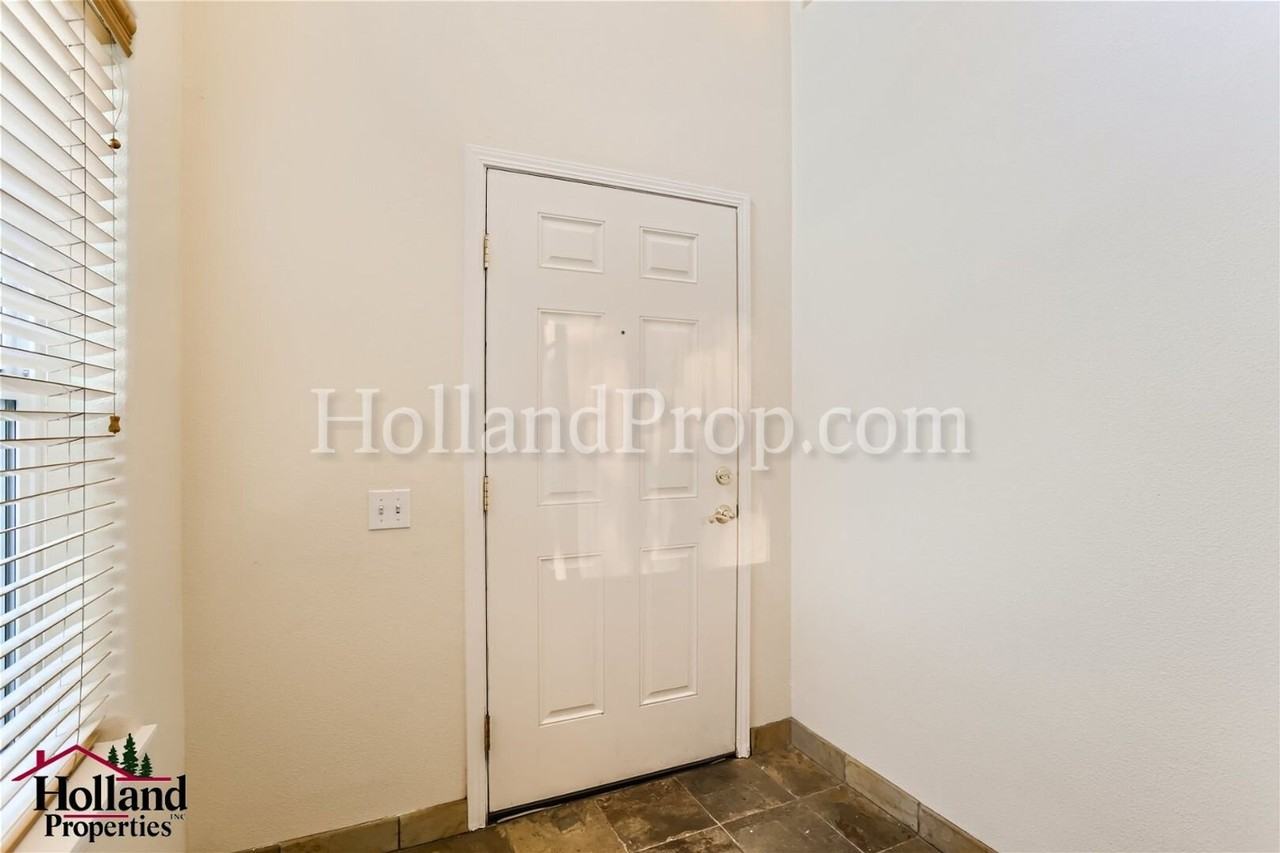 130 Ne 75th Ave - Photo 4 of 28