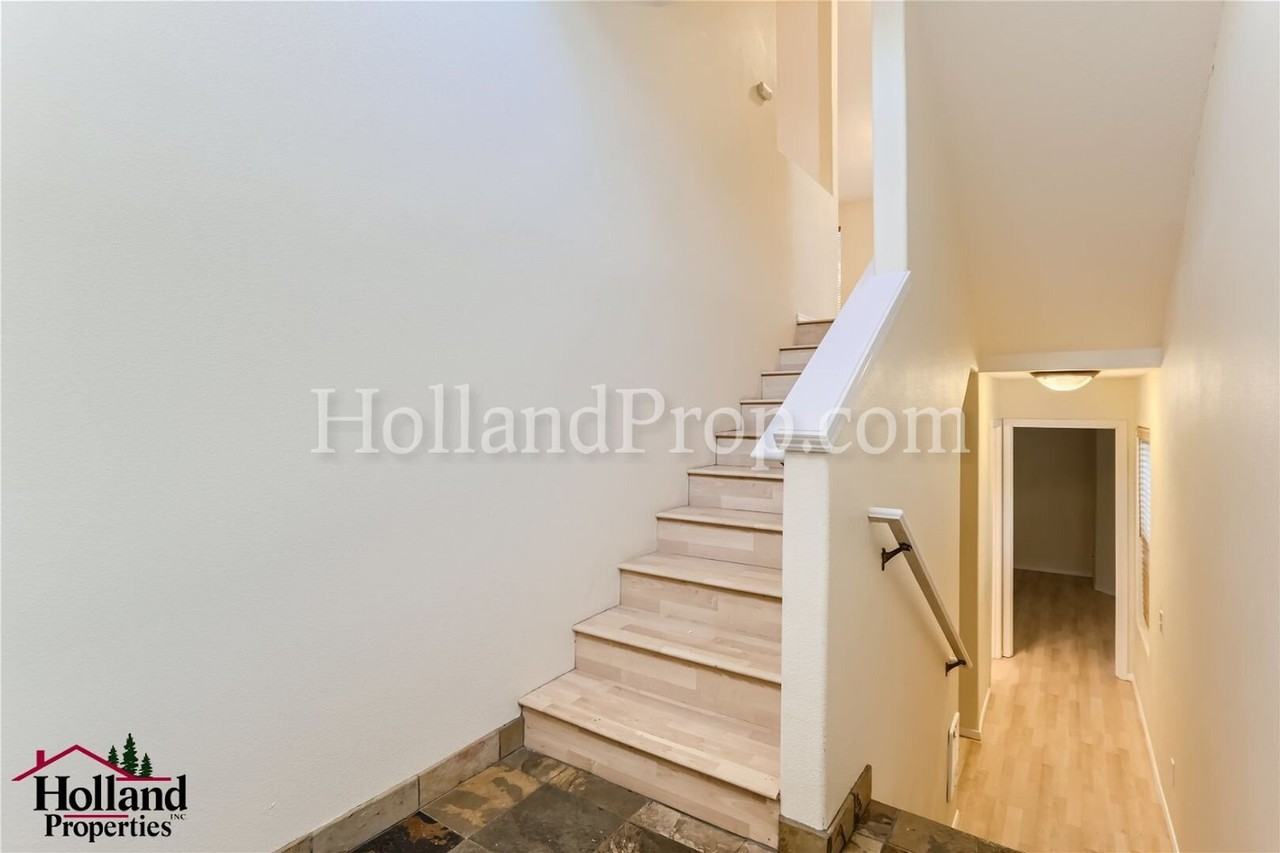 130 Ne 75th Ave - Photo 5 of 28