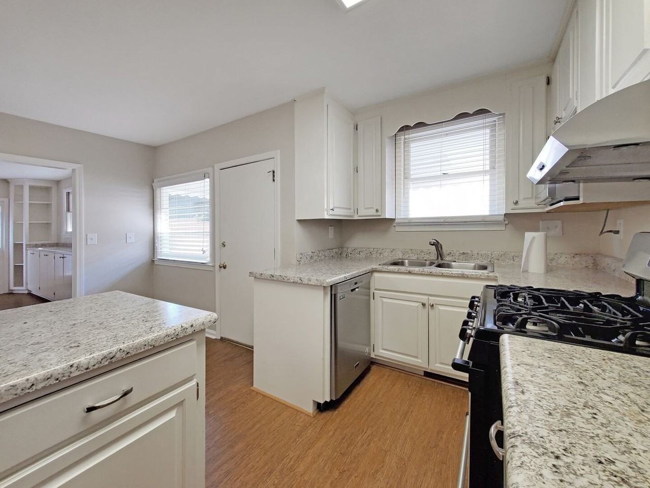 504 University Rdg - Photo 2 of 22