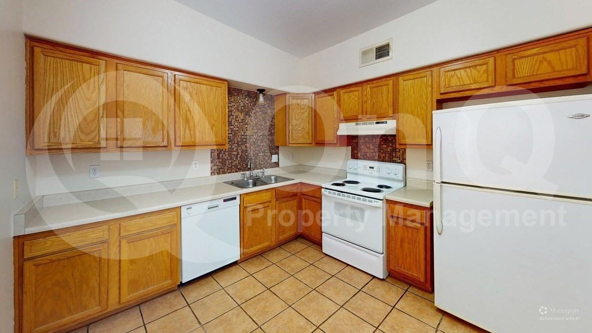 4009 N Stone Ave #1 - Photo 6 of 26