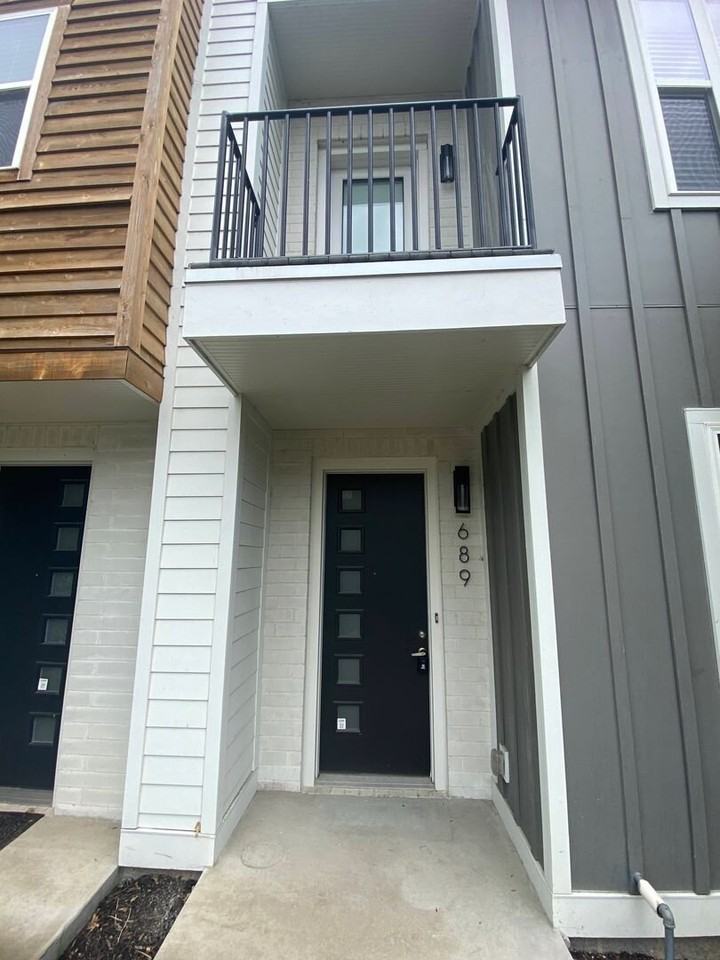 689 Vernon Ave - Photo 3 of 14