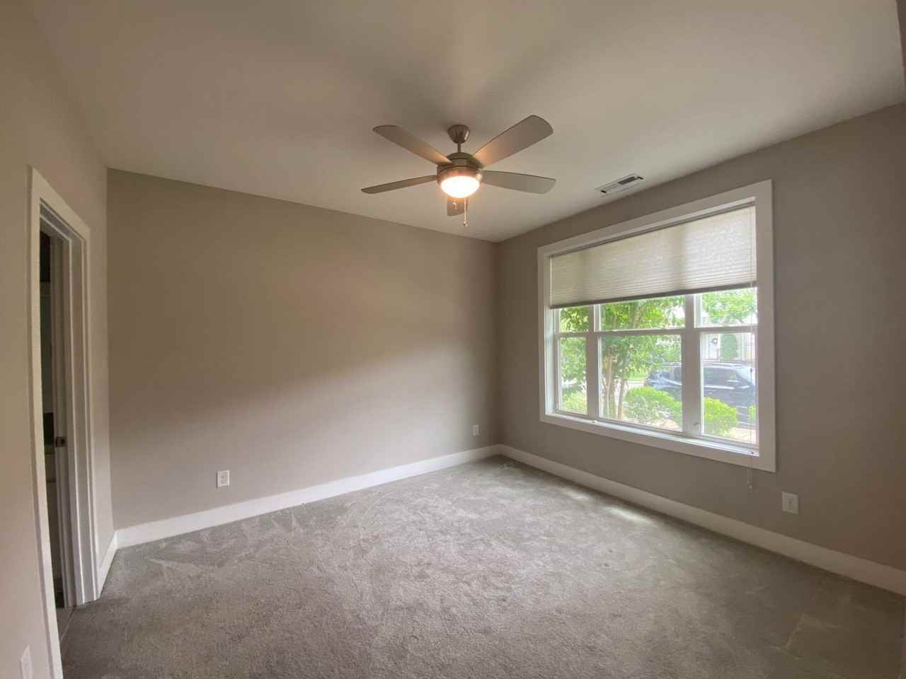 689 Vernon Ave - Photo 7 of 14