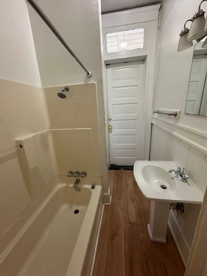 946 Magnolia St #6 - Photo 6 of 11