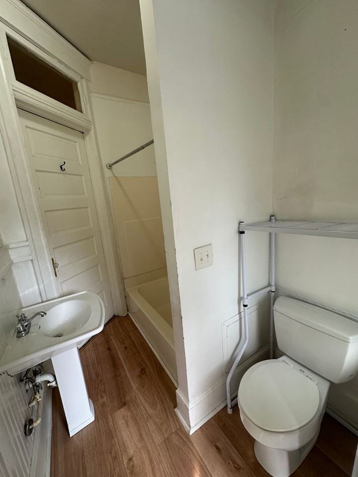 946 Magnolia St #6 - Photo 7 of 11