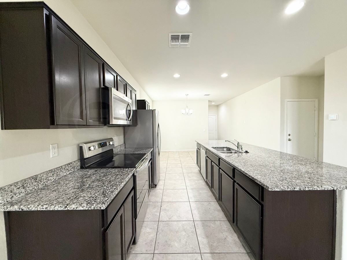 1238 E Lee Pl - Photo 5 of 19
