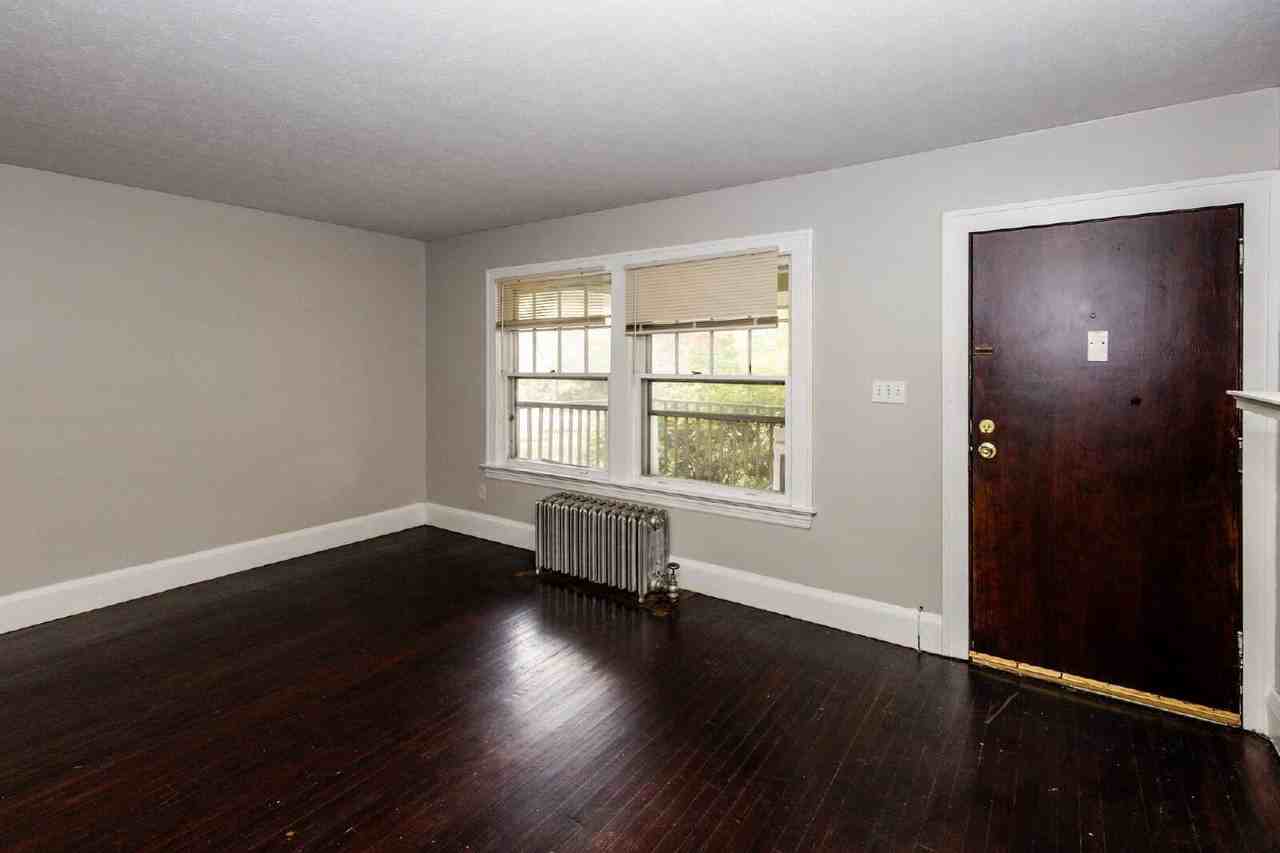 1499 Maple Rd - Photo 3 of 19