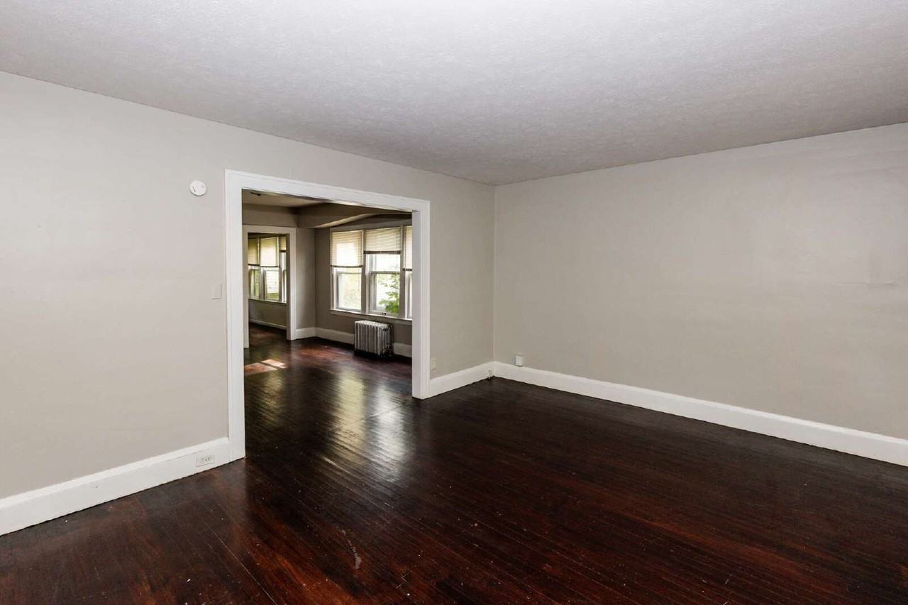 1499 Maple Rd - Photo 4 of 19
